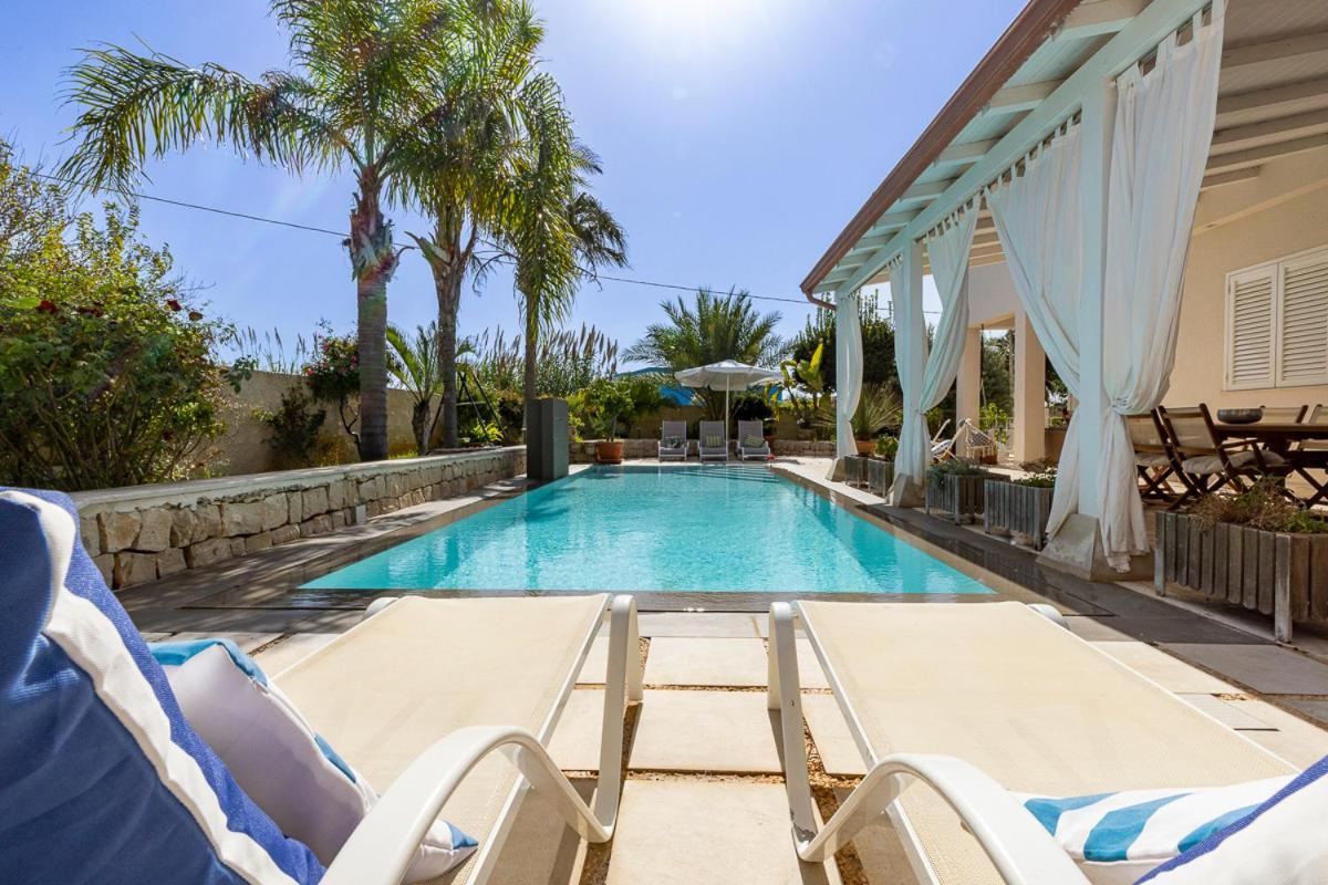 Villa Zamia Con Piscina Santa Maria Del Focallo Bagian luar foto
