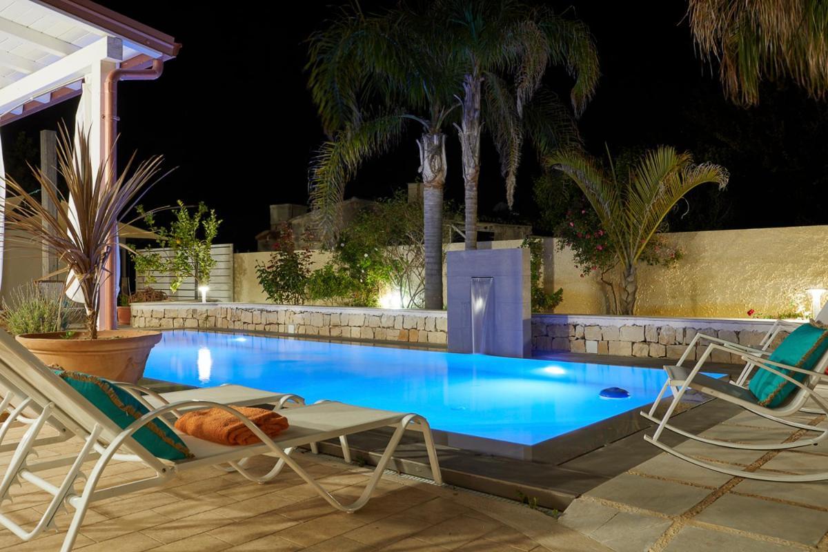 Villa Zamia Con Piscina Santa Maria Del Focallo Bagian luar foto