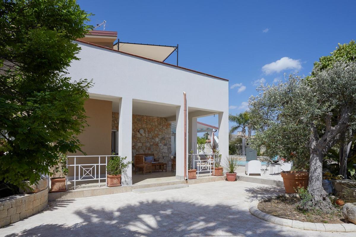 Villa Zamia Con Piscina Santa Maria Del Focallo Bagian luar foto