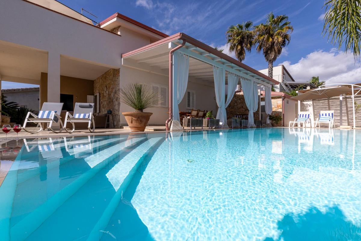 Villa Zamia Con Piscina Santa Maria Del Focallo Bagian luar foto